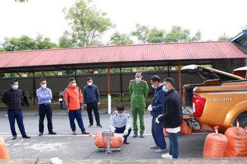 Lai Châu: Bắt đối tượng vận chuyển hơn 1 tấn chất độc xyanua