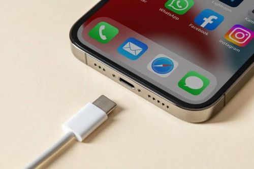 Hạn chót để iPhone chuyển sang chuẩn USB-C