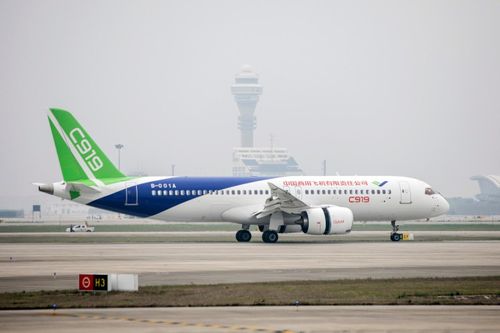 Máy bay 'made in China' đầu tiên đến tay khách hàng