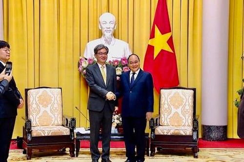 Chủ tịch nước Nguyễn Xuân Phúc tiếp Ngài Kim Sang-Hwan, Bộ trưởng Bộ Quản lý Tòa án quốc gia, Tòa án Tối cao Hàn Quốc