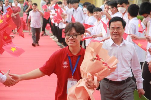 Nam sinh miền núi mang HCV Olympic Hóa quốc tế đầu tiên về Hà Tĩnh
