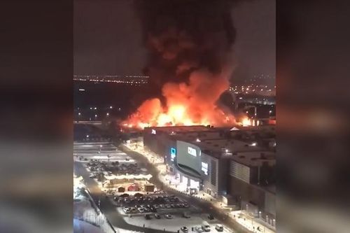 Video lửa bao trùm trung tâm mua sắm lớn ở Moscow