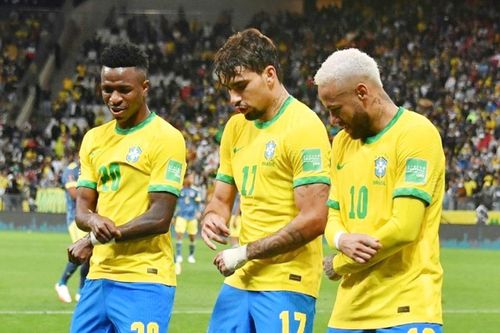 HLV Brazil nói gì về màn ăn mừng bị cho quá lố của các học trò?