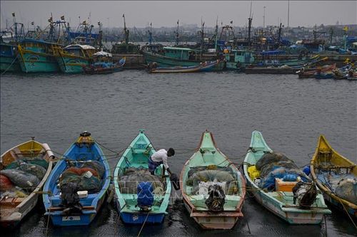 Sri Lanka đóng cửa các trường học, Ấn Độ chuẩn bị ứng phó bão Mandous