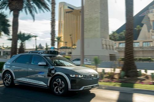Uber và nhà sản xuất xe tự hành Motional ra mắt dịch vụ robotaxi ở Las Vegas