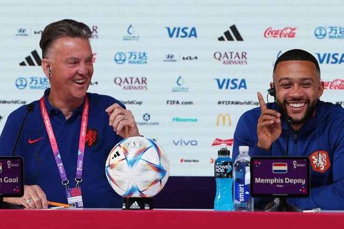 Bị Di Maria chê là HLV tồi nhất, Van Gaal đáp trả hài hước