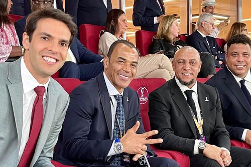 Kaka tiết lộ bất ngờ: Ronaldo ra đường chỉ là gã béo dạo phố