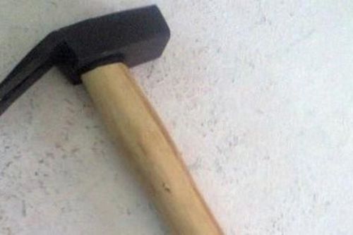 Dùng búa đinh đánh chồng của 'người tình'