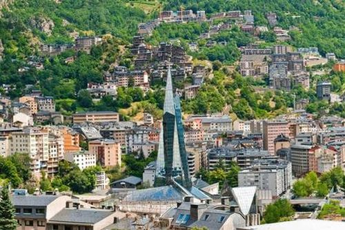 Đất nước 'bí mật' giữa châu Âu: Hiếm người biết đến nhưng sở hữu phong cảnh cổ tích và nhiều điều lạ lùng so với thế giới