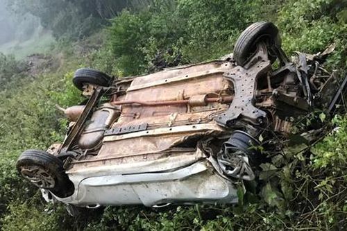 Ô tô bất ngờ lao xuống vực sâu, 3 người bị thương nặng