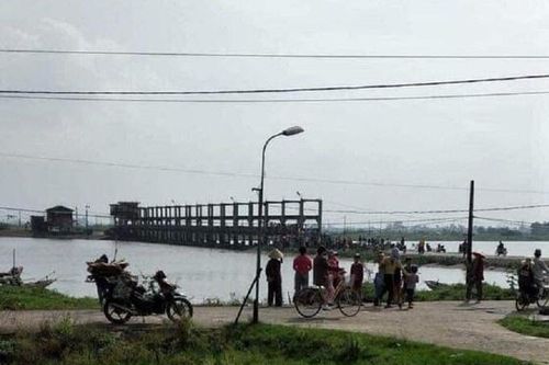 Thai phụ tử vong khi giặt chiếu bên bờ sông