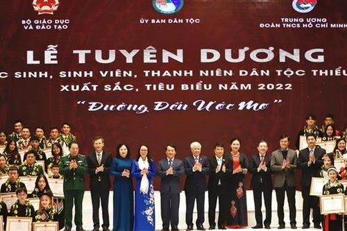 Học sinh, sinh viên dân tộc thiểu số vượt khó, chinh phục đường đến ước mơ