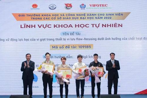 Trao giải thưởng KHCN dành cho sinh viên