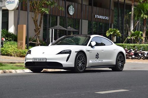 Xe điện 'con già giàu' - Porsche Taycan từ 4,7 tỷ trên phố Sài Gòn