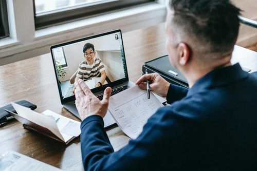 'Bình thường hóa' phương pháp tuyển dụng trực tuyến