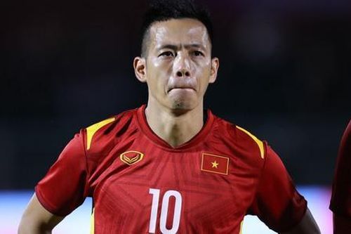 Văn Quyết chia sẻ cảm xúc khi trở thành 'anh cả tuyển Việt Nam'