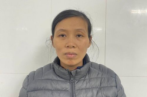 Mẹ dùng muôi múc canh đánh con ruột tử vong ở Hà Nội