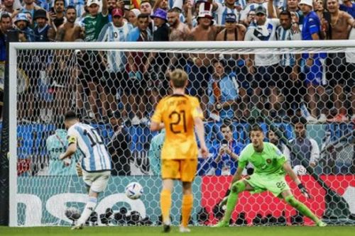 Chi tiết cho thấy Messi đã 'nuốt sống' thủ thành Hà Lan ở chấm 11m