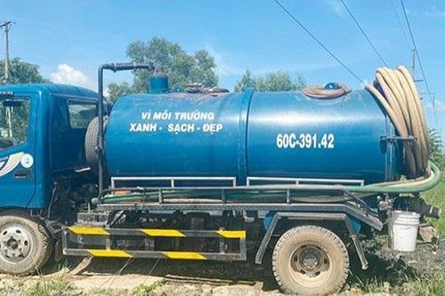 Bắt vụ đổ trộm hàng nghìn tấn chất thải ra môi trường