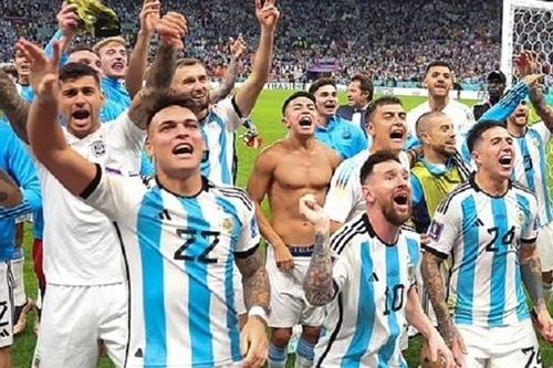 Argentina vào bán kết gặp Croatia