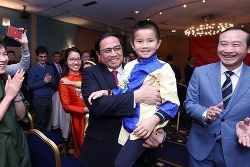 Thủ tướng Phạm Minh Chính gặp gỡ cộng đồng người Việt Nam tại Luxembourg