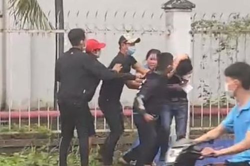 Gọi đồng bọn đến đánh tới tấp quản lý công ty vì bị nhắc nhở khi làm việc