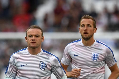 Rooney: 'Ngẩng cao đầu lên Kane'