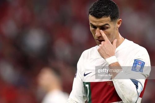 Ronaldo bật khóc, bỏ vào đường hầm sau khi tuyển Bồ Đào Nha bị loại
