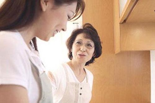 Mẹ chồng và con dâu út