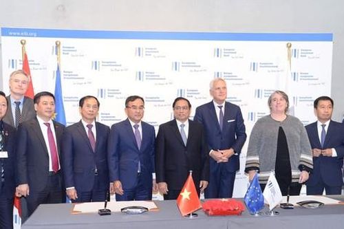 EVN ký hợp tác với ngân hàng ở châu Âu mở đường cho các dự án năng lượng xanh tại Việt Nam