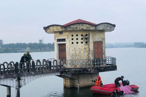Thiếu nữ Quảng Trị để lại túi xách, nghi nhảy hồ tự tử