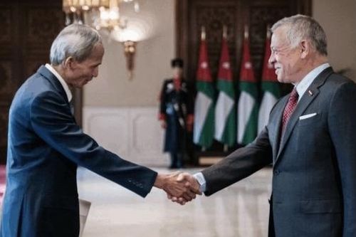 Đại sứ Đặng Xuân Dũng trình Thư ủy nhiệm lên Quốc vương Jordan