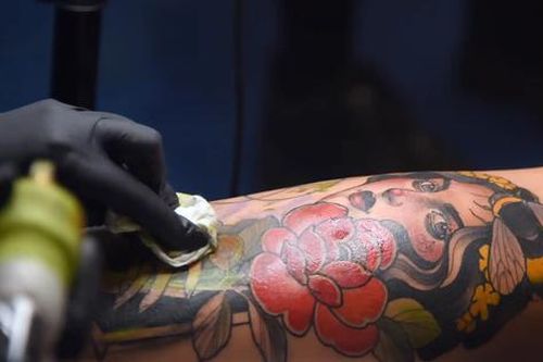 Xăm mình và nỗi khổ của việc… xóa