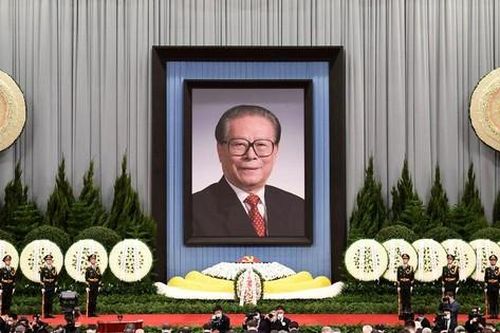Tro cốt cố lãnh đạo Trung Quốc Giang Trạch Dân được rải xuống biển