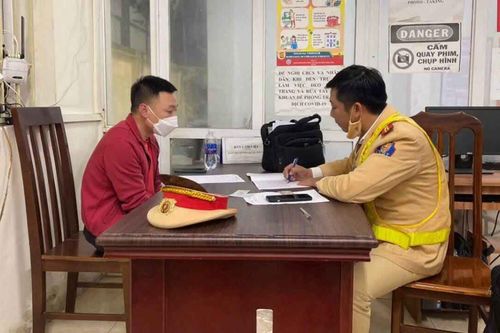 Tài xế gây tai nạn liên hoàn trên phố Bạch Mai có nồng đồ cồn cao