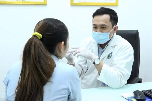 Mặt biến dạng sau khi trị nám bằng thuốc mua 200 nghìn đồng