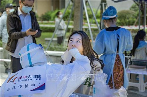Chuyên gia y tế Trung Quốc cảnh báo số ca mắc COVID-19 trong nước gia tăng
