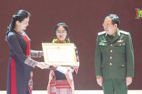 Tuyên dương học sinh, sinh viên, thanh niên dân tộc xuất sắc