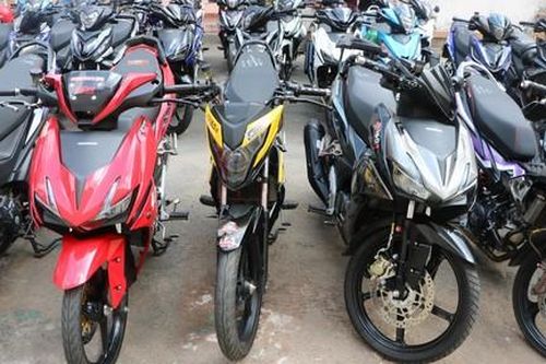 'Đột kích' showroom Express Center, CSGT phát hiện hàng chục xe nghi 'độ chế'