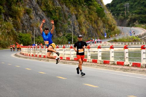 Trọn vẹn niềm vui trên cung đường OneWay Marathon Cát Bà tuyệt đẹp