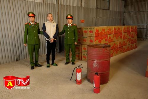 Phát hiện gần 7 tấn pháo cất giấu trong nhà trọ