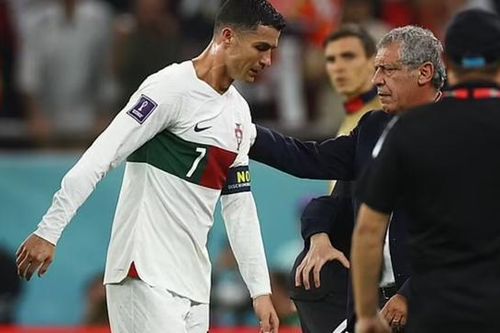 Phản ứng của HLV Santos khi Ronaldo đăng tâm thư