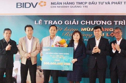 Quảng Trị: Trao 500 triệu đồng cho khách hàng BIDV may mắn trúng thưởng