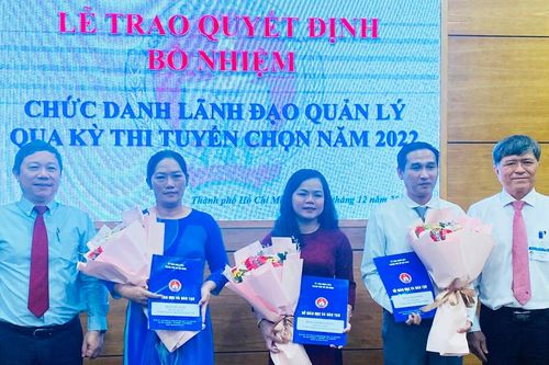 TPHCM: Trao quyết định bổ nhiệm 3 ứng viên trúng tuyển chức danh phó hiệu trưởng trường THPT