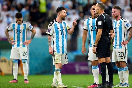 Trọng tài trận đấu giữa Hà Lan và Argentina bị FIFA 'treo còi'