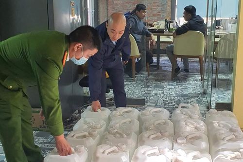 Thu giữ hơn 500 lít rượu không rõ nguồn gốc