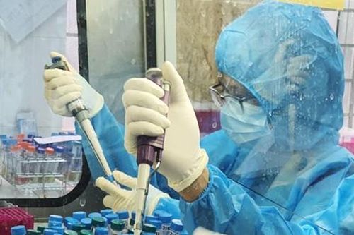 Ngày 12/12, ca mắc mới và bệnh nhân COVID-19 nặng đều tăng