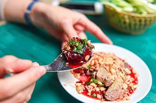 Những món ăn 'dị thường' khách Tây thấy đáng thử nhất ở Việt Nam