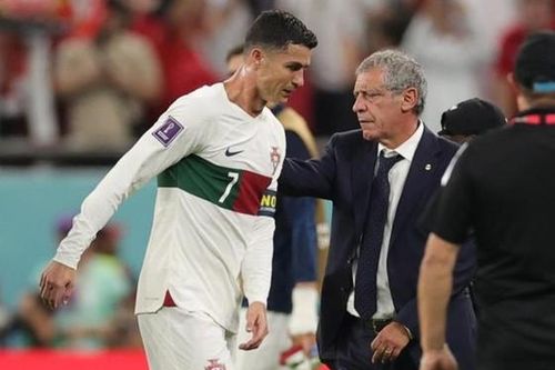 HLV Bồ Đào Nha 'không hối tiếc' khi để Ronaldo ngồi dự bị