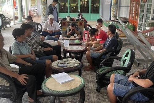 Bắt sới bạc trực tuyến trong quán giải khát